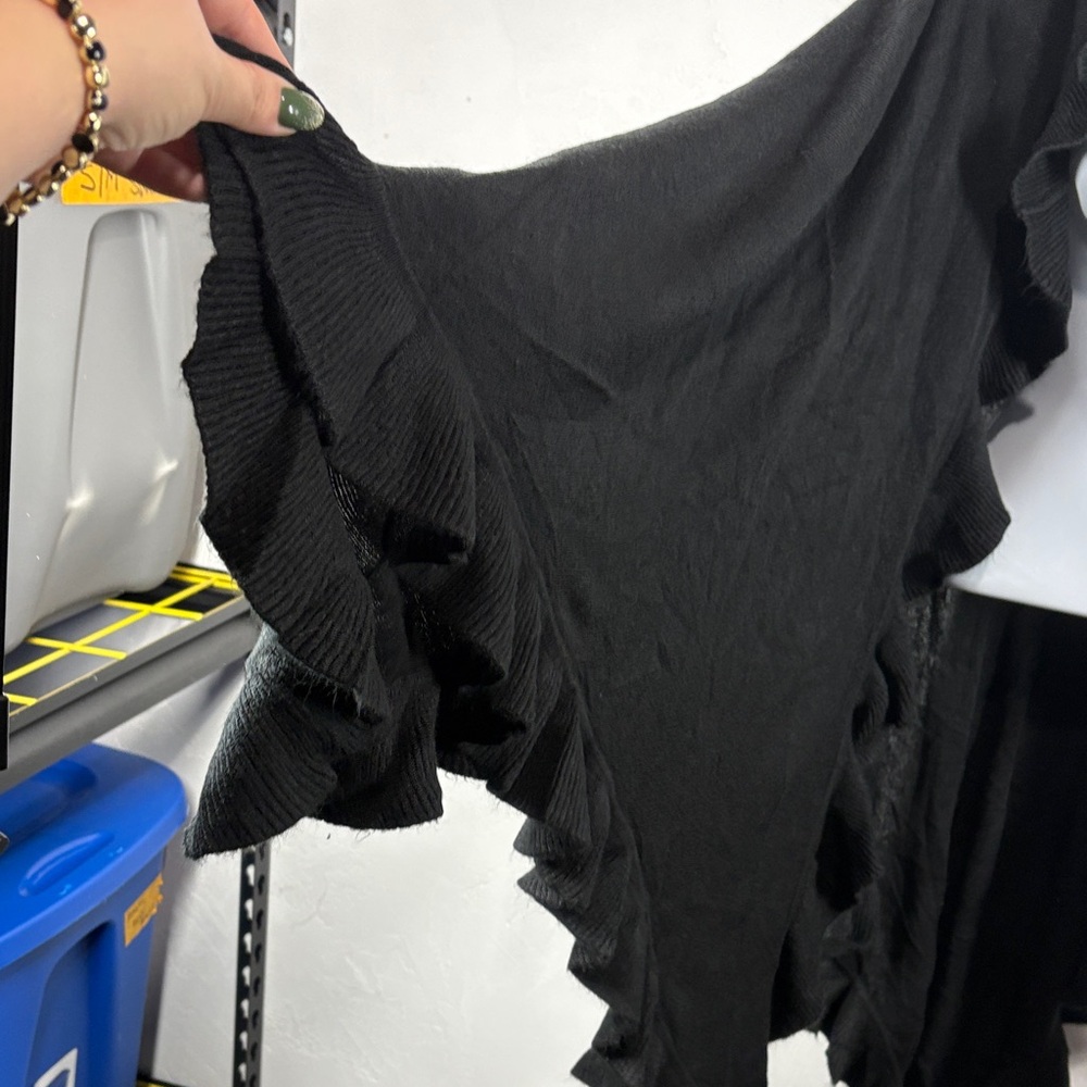 Geneology Black Ruffled Open Wrap - Picture 4 of 8